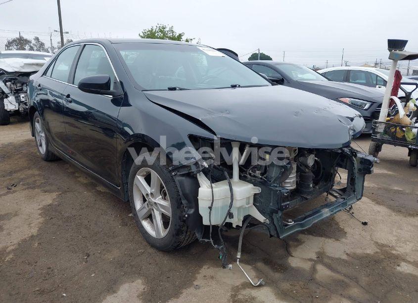 2014 Toyota Camry SE (VIN 4T1BF1FK0EU344817) main photo