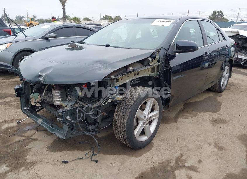 Photo 2 of 2014 Toyota Camry SE (VIN 4T1BF1FK0EU344817)
