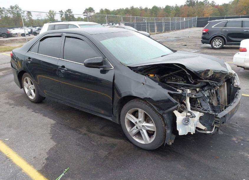 2014 Toyota Camry SE (VIN 4T1BF1FK0EU347281) main photo
