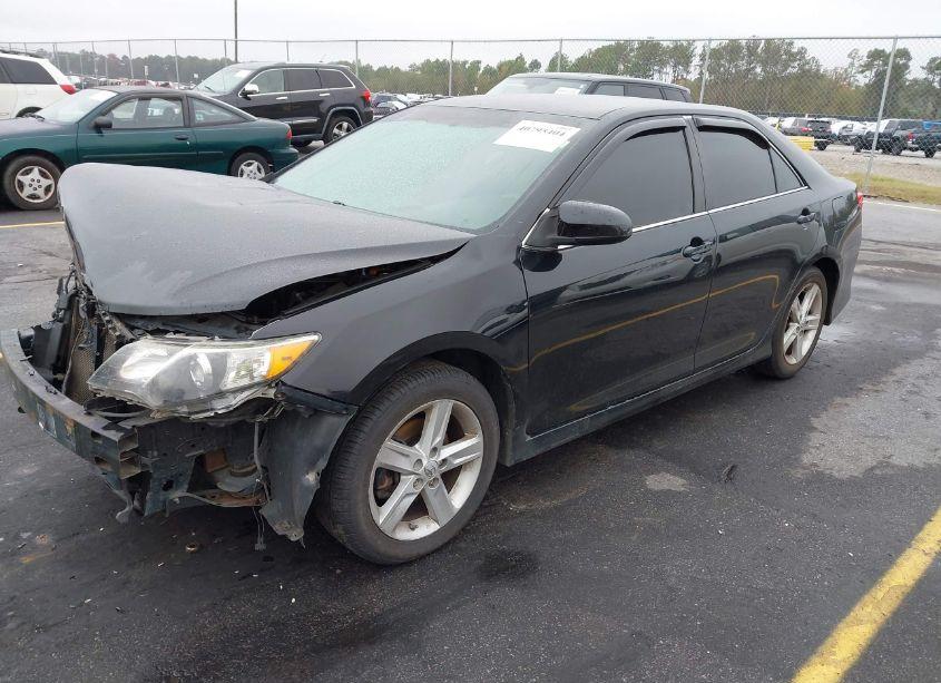 Photo 2 of 2014 Toyota Camry SE (VIN 4T1BF1FK0EU347281)