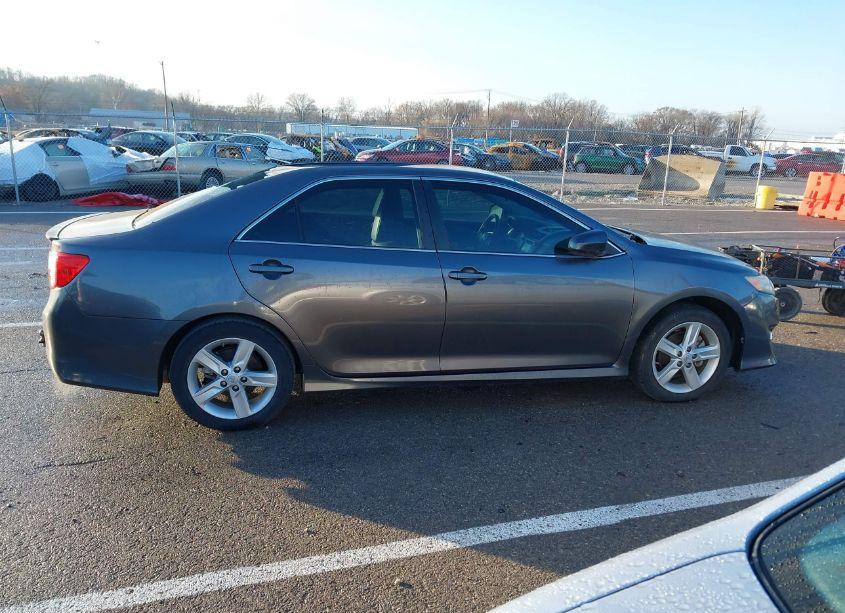 Photo 13 of 2014 Toyota Camry SE (VIN 4T1BF1FK0EU362783)