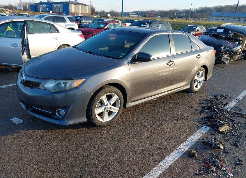 Photo 2 of 2014 Toyota Camry SE (VIN 4T1BF1FK0EU362783)
