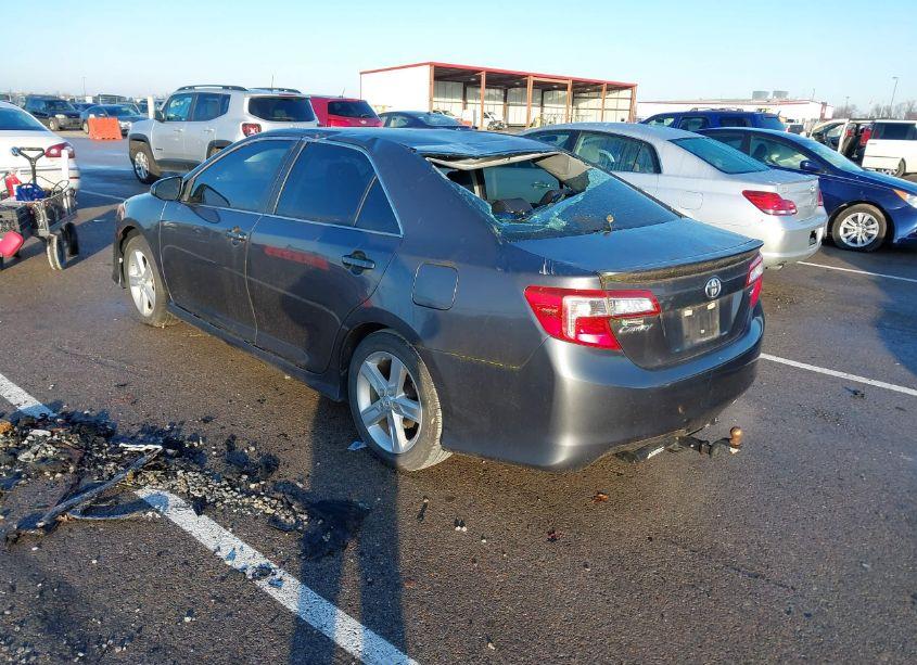 Photo 3 of 2014 Toyota Camry SE (VIN 4T1BF1FK0EU362783)