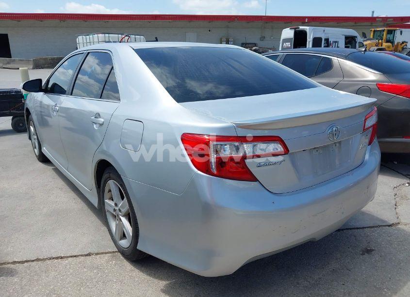 Photo 3 of 2014 Toyota Camry SE (VIN 4T1BF1FK0EU364758)