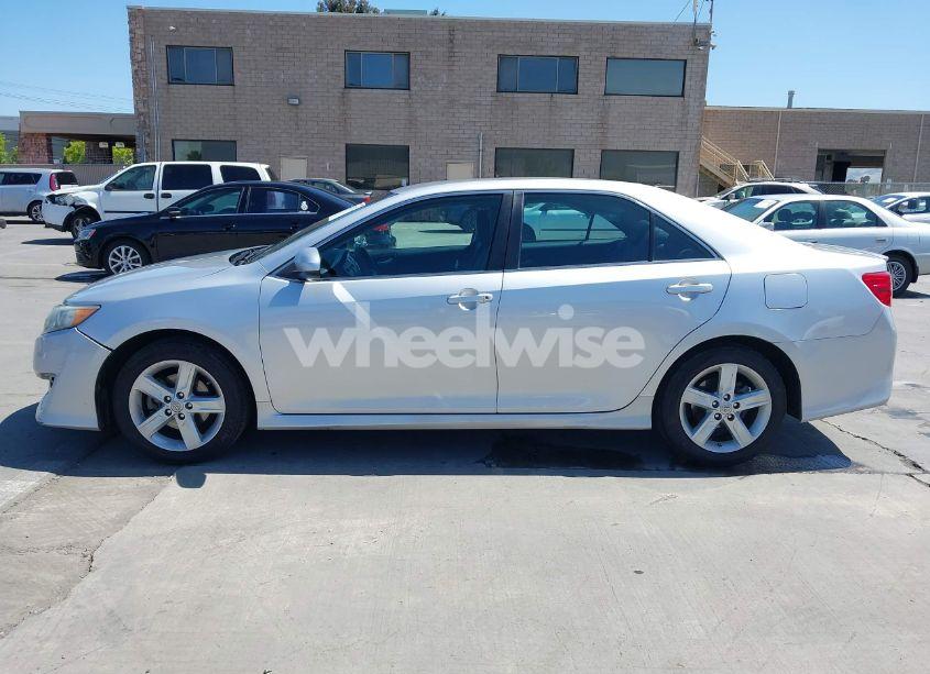 Photo 14 of 2014 Toyota Camry SE (VIN 4T1BF1FK0EU371581)