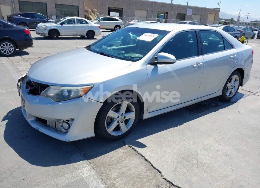 Photo 2 of 2014 Toyota Camry SE (VIN 4T1BF1FK0EU371581)