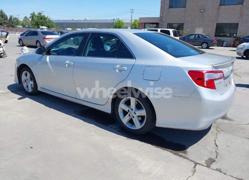 Photo 3 of 2014 Toyota Camry SE (VIN 4T1BF1FK0EU371581)
