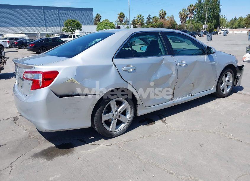 Photo 4 of 2014 Toyota Camry SE (VIN 4T1BF1FK0EU371581)