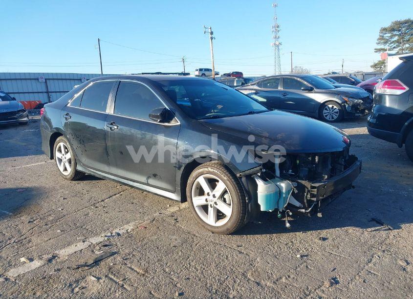 2014 Toyota Camry SE (VIN 4T1BF1FK0EU372567) main photo