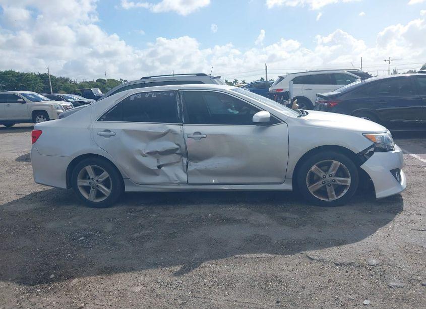 Photo 13 of 2014 Toyota Camry SE (VIN 4T1BF1FK0EU381866)