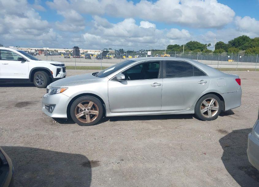 Photo 14 of 2014 Toyota Camry SE (VIN 4T1BF1FK0EU381866)