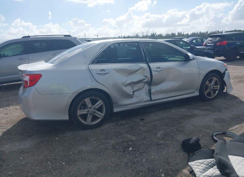 Photo 4 of 2014 Toyota Camry SE (VIN 4T1BF1FK0EU381866)