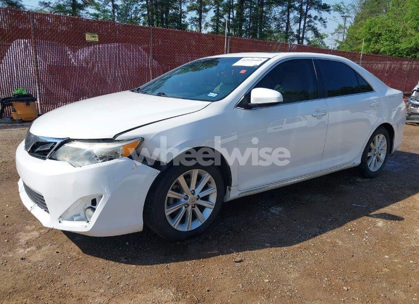 Photo 2 of 2014 Toyota Camry XLE (VIN 4T1BF1FK0EU382371)