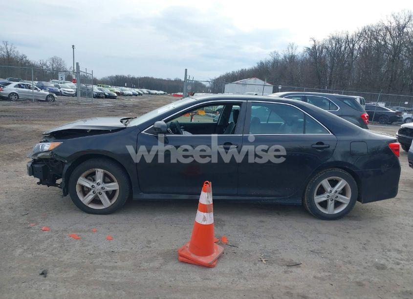 Photo 14 of 2014 Toyota Camry SE (VIN 4T1BF1FK0EU391541)