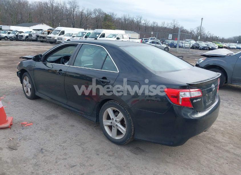 Photo 3 of 2014 Toyota Camry SE (VIN 4T1BF1FK0EU391541)