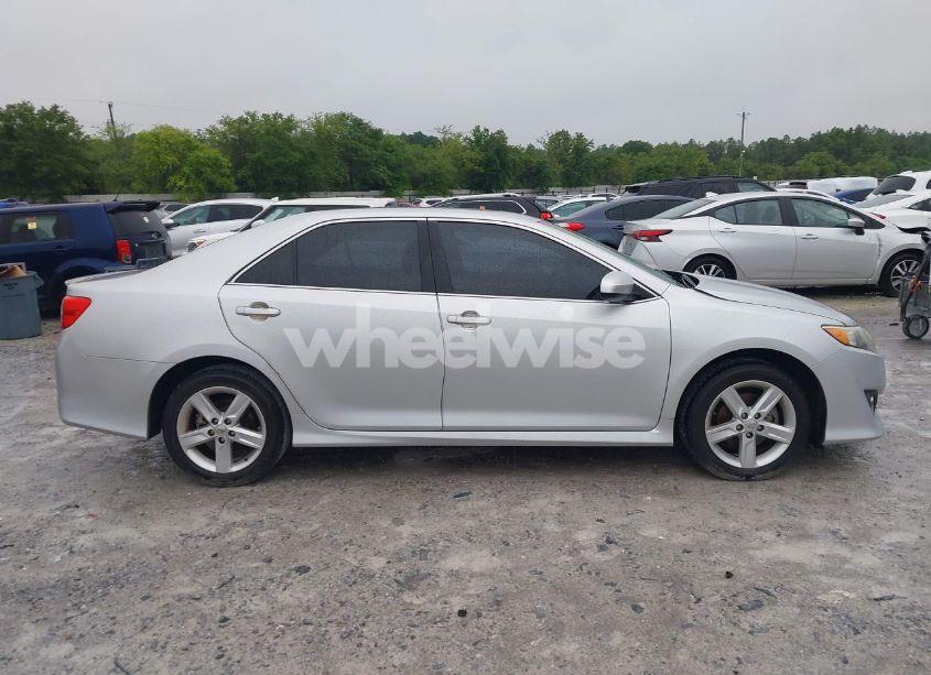 Photo 13 of 2014 Toyota Camry SE (VIN 4T1BF1FK0EU392575)