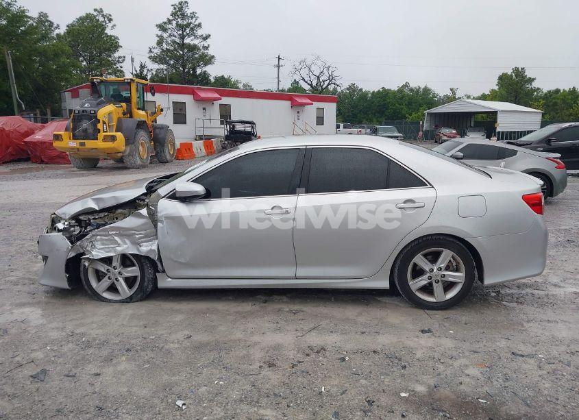 Photo 14 of 2014 Toyota Camry SE (VIN 4T1BF1FK0EU392575)