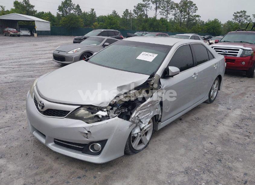 Photo 2 of 2014 Toyota Camry SE (VIN 4T1BF1FK0EU392575)