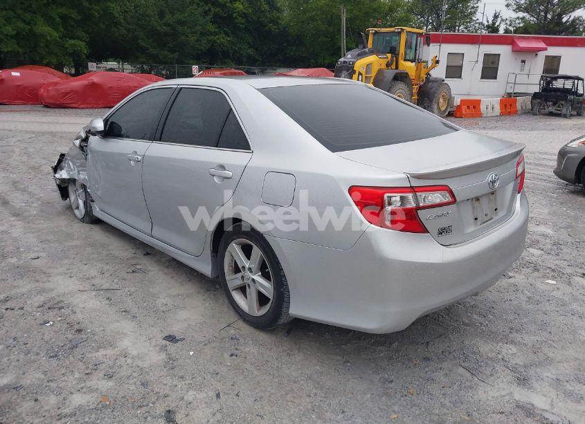 Photo 3 of 2014 Toyota Camry SE (VIN 4T1BF1FK0EU392575)