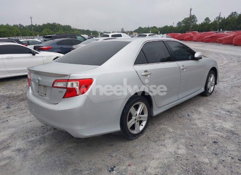 Photo 4 of 2014 Toyota Camry SE (VIN 4T1BF1FK0EU392575)
