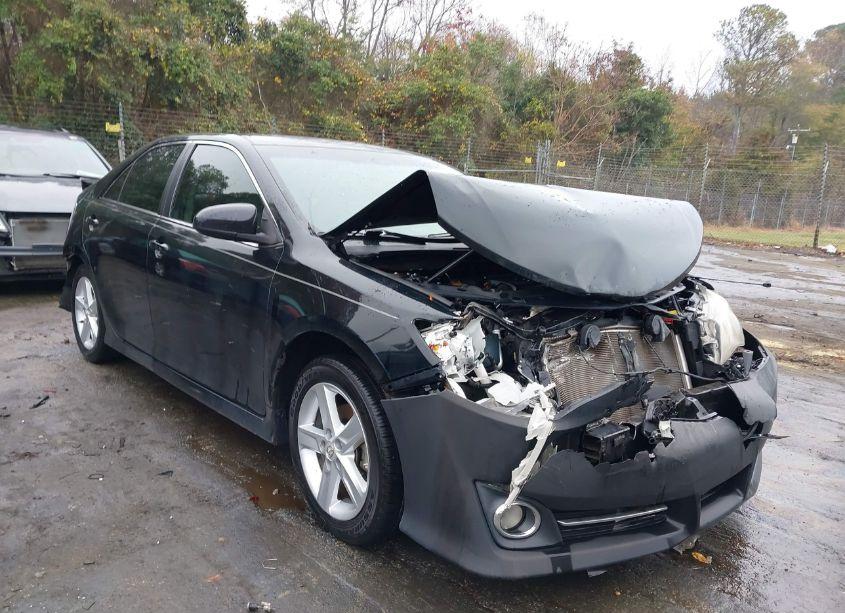 2014 Toyota Camry SE (VIN 4T1BF1FK0EU394391) main photo