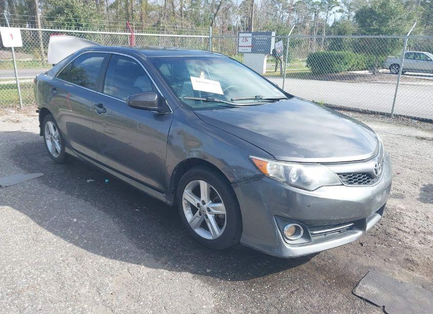 2014 Toyota Camry L/SE/LE/XLE (VIN 4T1BF1FK0EU404157) main photo