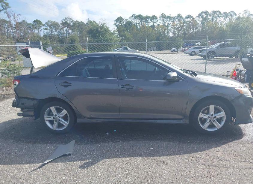 Photo 13 of 2014 Toyota Camry L/SE/LE/XLE (VIN 4T1BF1FK0EU404157)