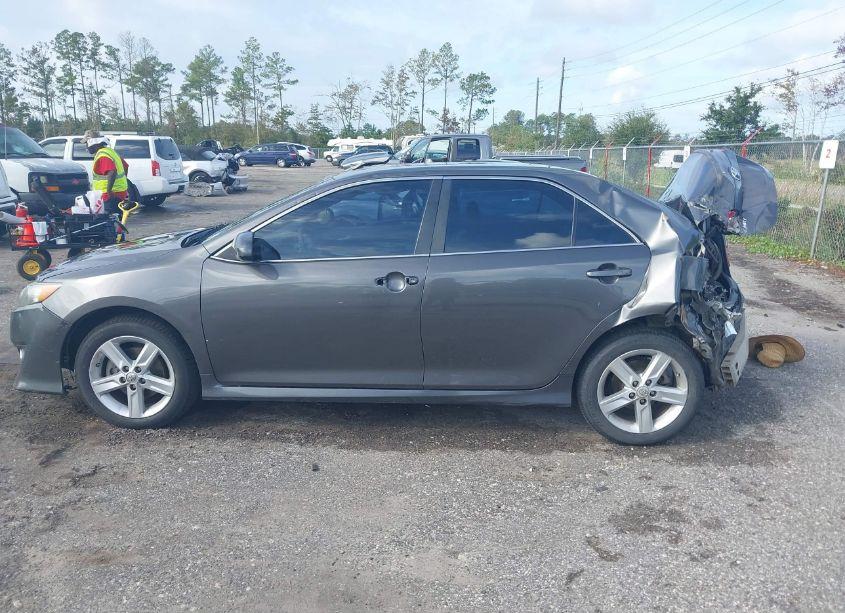 Photo 14 of 2014 Toyota Camry L/SE/LE/XLE (VIN 4T1BF1FK0EU404157)