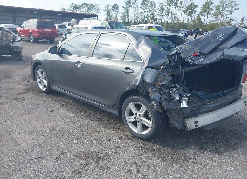 Photo 3 of 2014 Toyota Camry L/SE/LE/XLE (VIN 4T1BF1FK0EU404157)