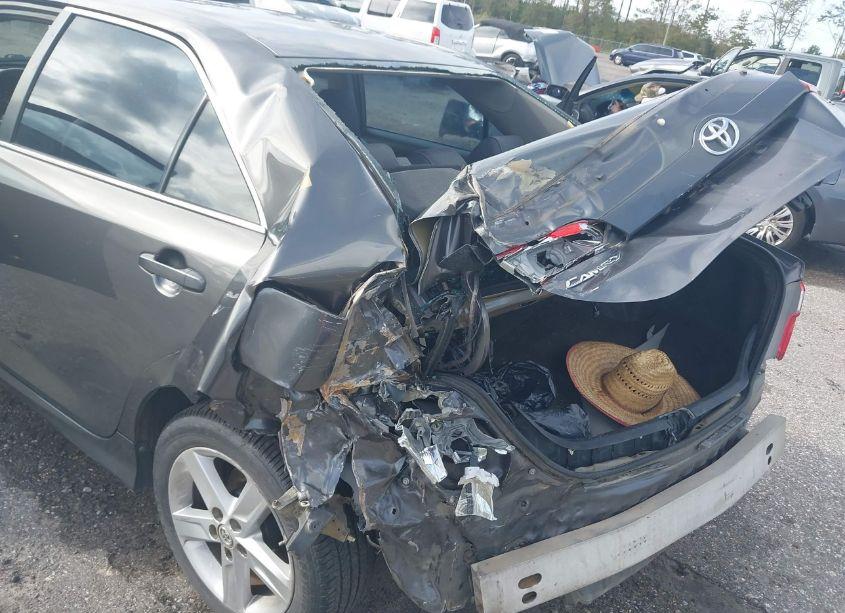 Photo 6 of 2014 Toyota Camry L/SE/LE/XLE (VIN 4T1BF1FK0EU404157)