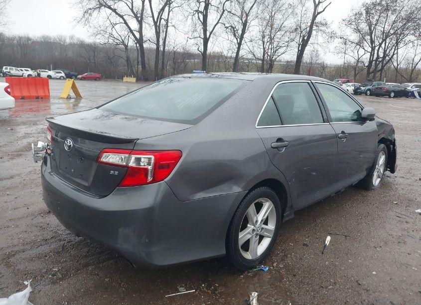 Photo 4 of 2014 Toyota Camry SE (VIN 4T1BF1FK0EU435988)