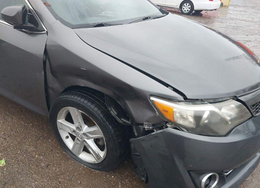 Photo 6 of 2014 Toyota Camry SE (VIN 4T1BF1FK0EU435988)