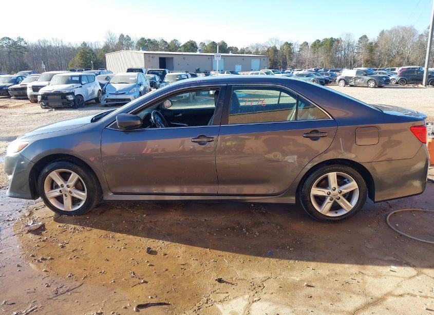 Photo 15 of 2014 Toyota Camry SE (VIN 4T1BF1FK0EU439264)