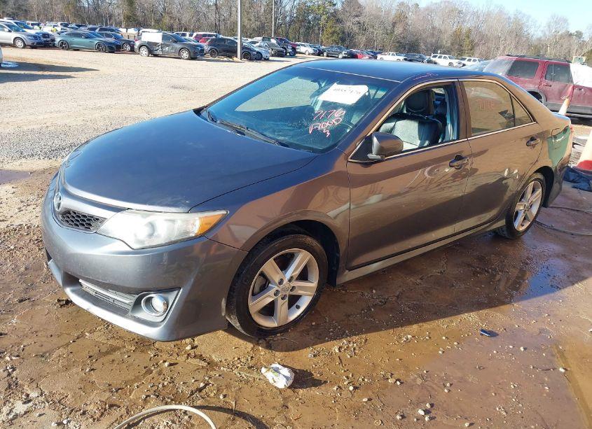 Photo 2 of 2014 Toyota Camry SE (VIN 4T1BF1FK0EU439264)