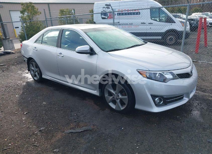 2014 Toyota Camry SE SPORT (VIN 4T1BF1FK0EU453701) main photo