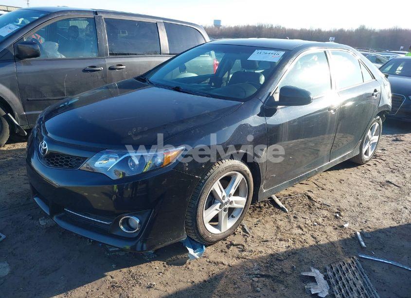 Photo 2 of 2014 Toyota Camry SE (VIN 4T1BF1FK0EU462463)