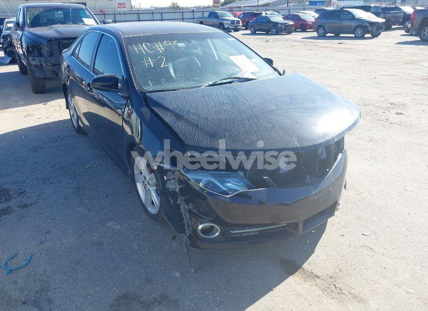 2014 Toyota Camry SE (VIN 4T1BF1FK0EU470580) main photo