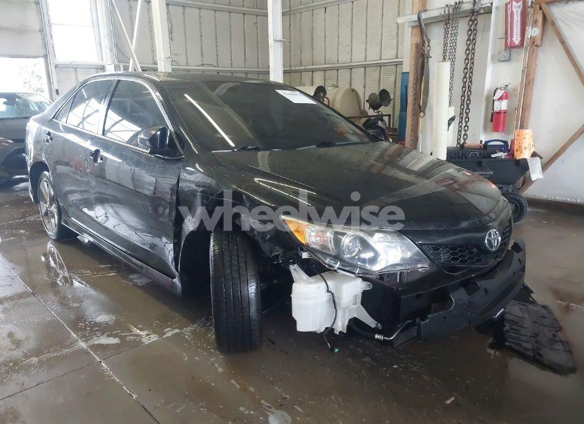 2014 Toyota Camry SE SPORT (VIN 4T1BF1FK0EU728208) main photo