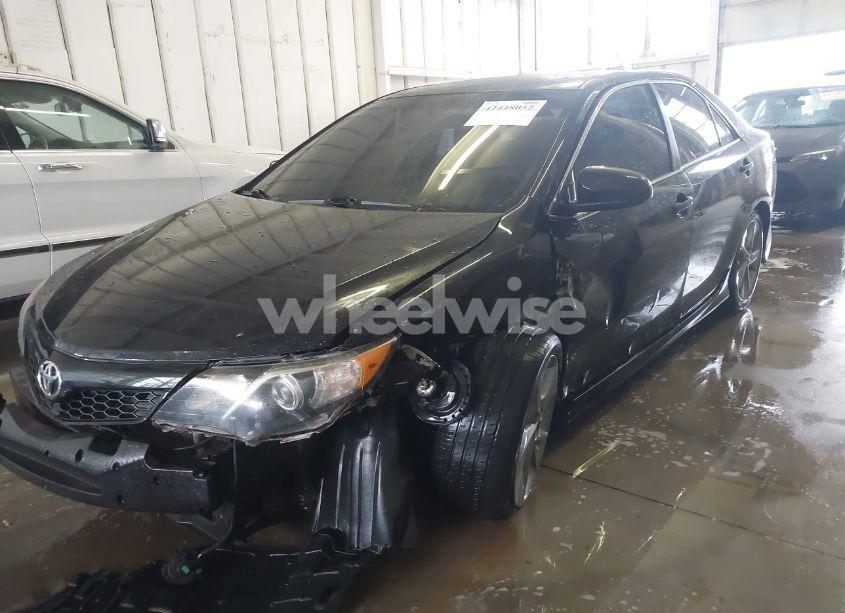 Photo 2 of 2014 Toyota Camry SE SPORT (VIN 4T1BF1FK0EU728208)
