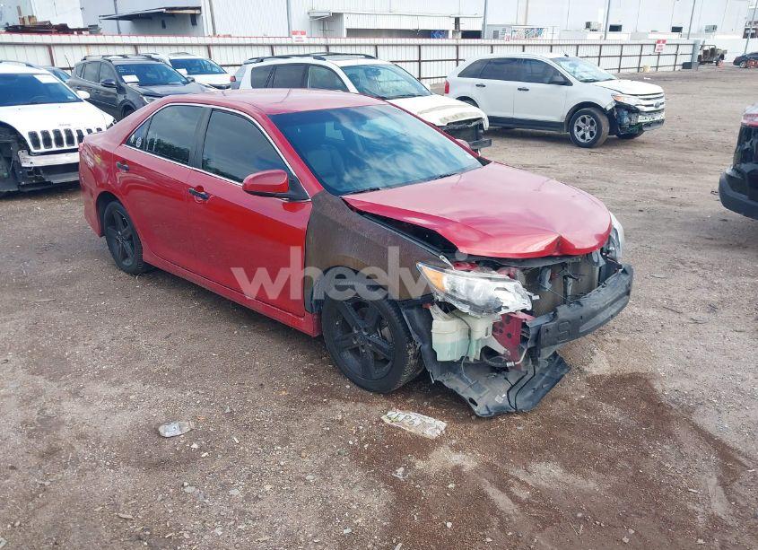 2014 Toyota Camry SE (VIN 4T1BF1FK0EU731139) main photo