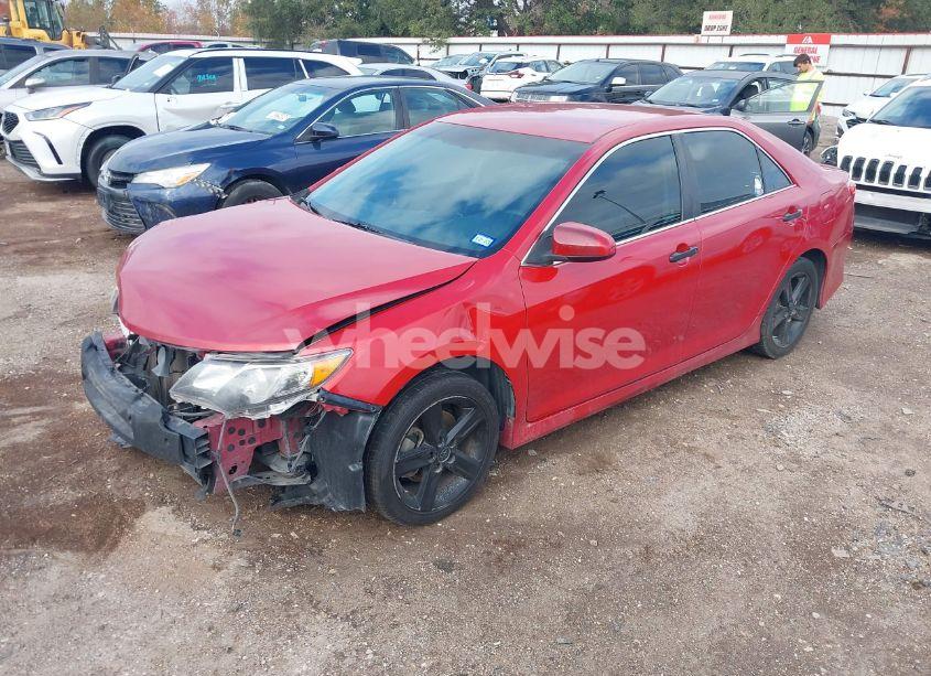 Photo 2 of 2014 Toyota Camry SE (VIN 4T1BF1FK0EU731139)