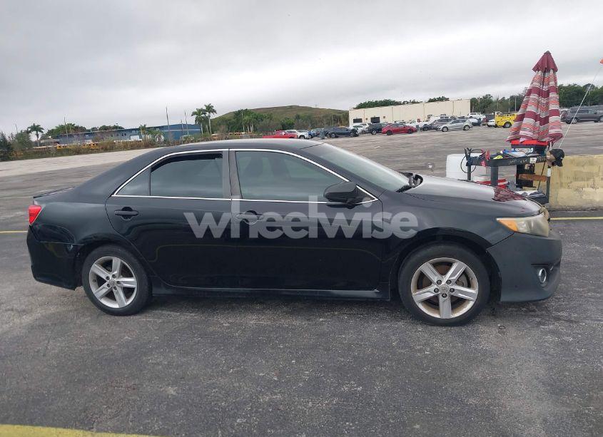 Photo 13 of 2014 Toyota Camry SE (VIN 4T1BF1FK0EU735501)