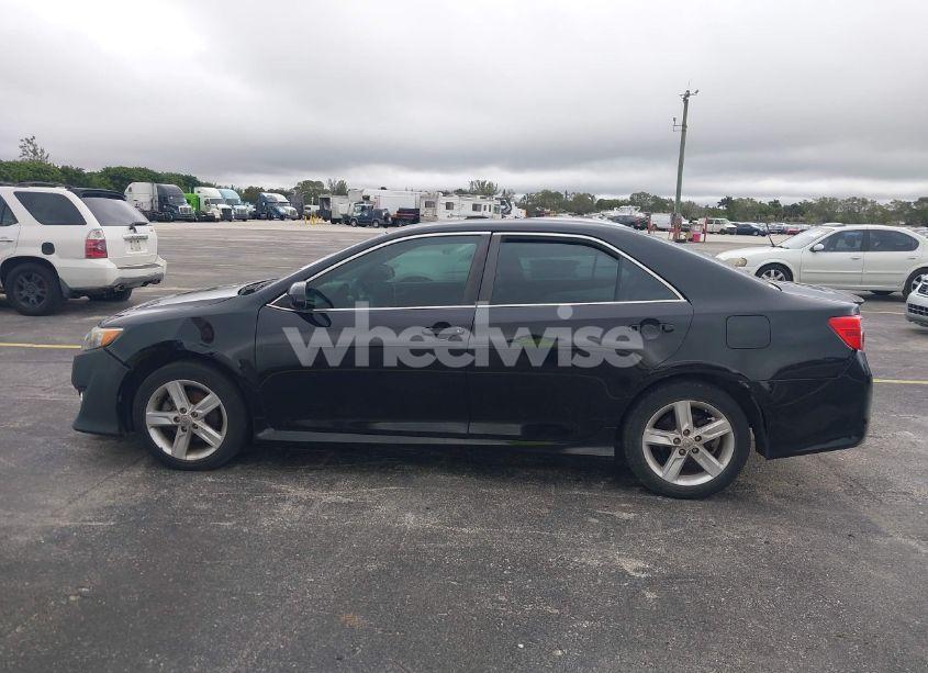 Photo 14 of 2014 Toyota Camry SE (VIN 4T1BF1FK0EU735501)