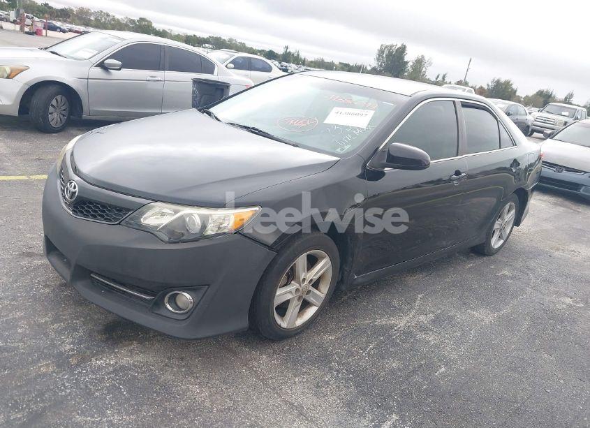 Photo 2 of 2014 Toyota Camry SE (VIN 4T1BF1FK0EU735501)