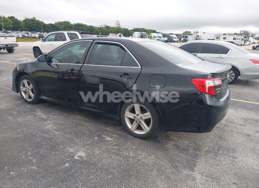 Photo 3 of 2014 Toyota Camry SE (VIN 4T1BF1FK0EU735501)