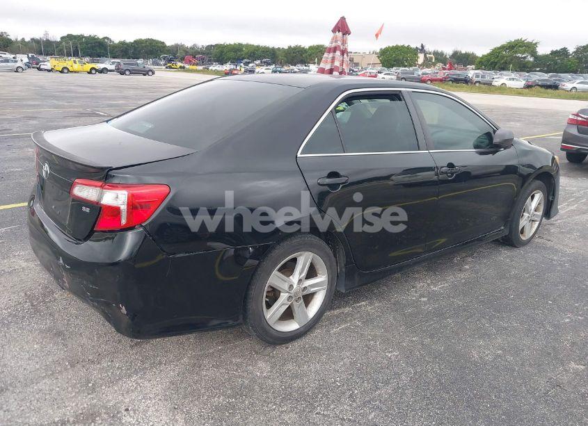 Photo 4 of 2014 Toyota Camry SE (VIN 4T1BF1FK0EU735501)