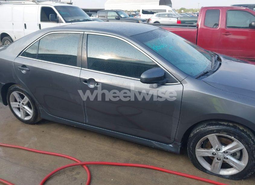 Photo 13 of 2014 Toyota Camry SE (VIN 4T1BF1FK0EU737894)