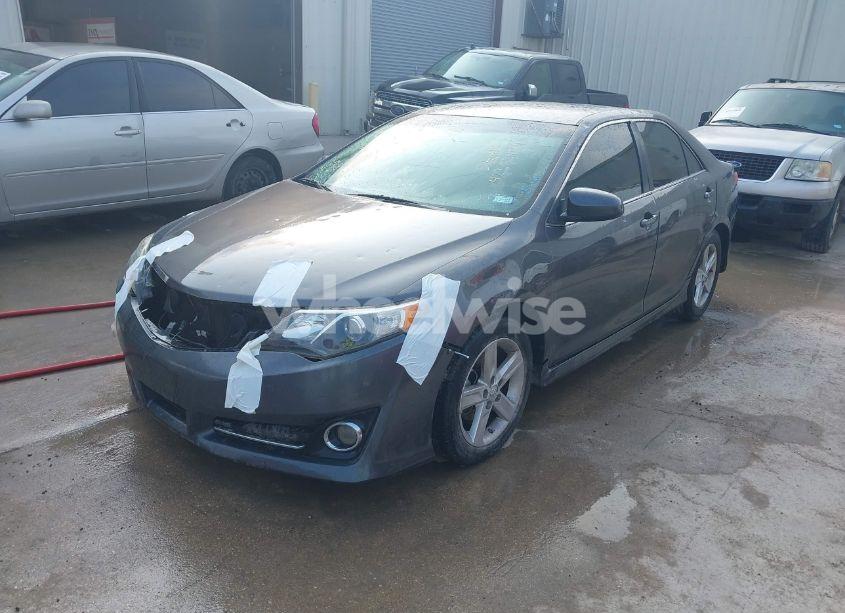 Photo 2 of 2014 Toyota Camry SE (VIN 4T1BF1FK0EU737894)