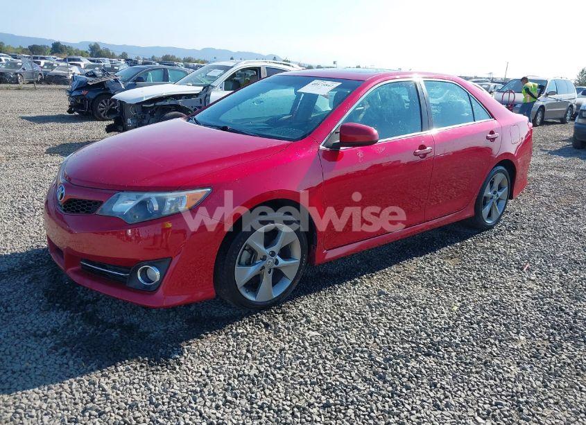 Photo 2 of 2014 Toyota Camry SE SPORT (VIN 4T1BF1FK0EU738379)