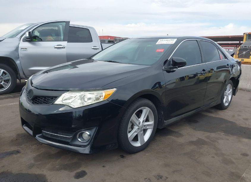 Photo 2 of 2014 Toyota Camry SE (VIN 4T1BF1FK0EU763038)